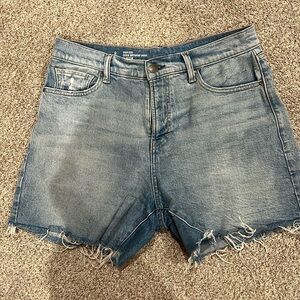 Women’s size 8 high-rise denim boyfriend short 5 inch inseam